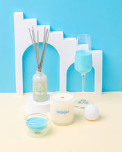 Load image into Gallery viewer, FRESH LAUNDRY SOY CANDLE