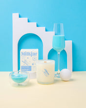 Load image into Gallery viewer, FRESH LAUNDRY SOY CANDLE