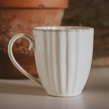Load image into Gallery viewer, SCALLOPED COFFEE MUG