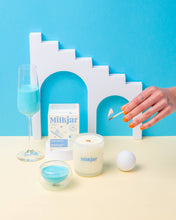 Load image into Gallery viewer, FRESH LAUNDRY SOY CANDLE