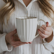 Load image into Gallery viewer, SCALLOPED COFFEE MUG