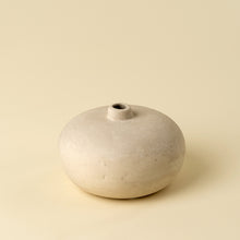 Load image into Gallery viewer, ROTUNDA CREAM VASE
