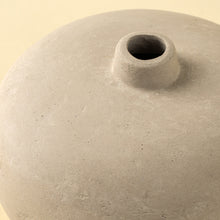Load image into Gallery viewer, ROTUNDA CREAM VASE
