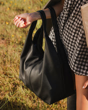 Load image into Gallery viewer, DAKOTA SHOULDER BAG

