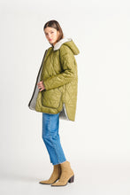 Load image into Gallery viewer, SHERPA LINED QUILTED JACKET

